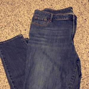 Size 18 old navy rockstar skinny jeans. has a slit in one knee